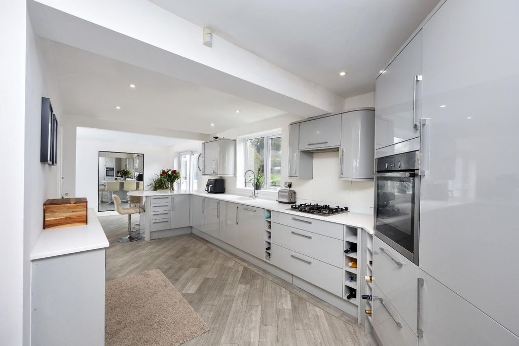 Property photo 3 of 24 King George VI Drive 11-014.Jpg