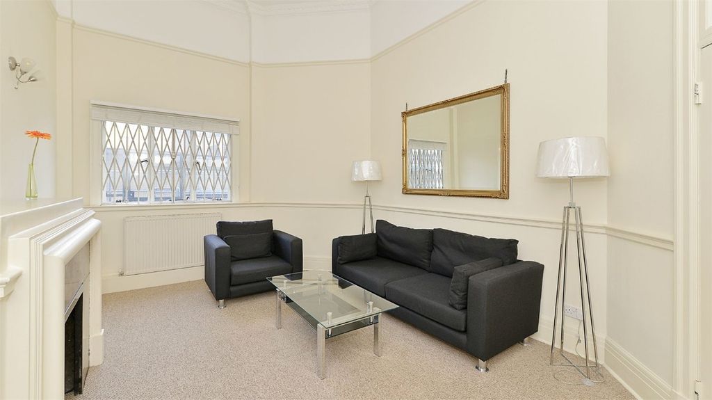 Property photo 1 of 7 Reception
