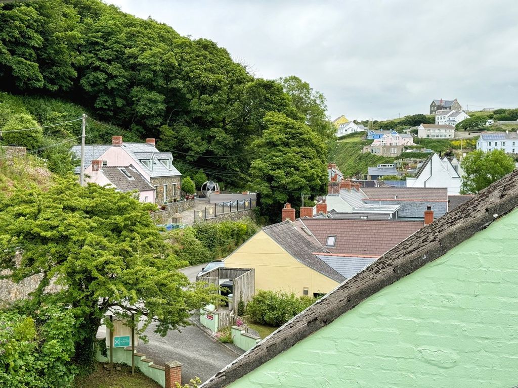 Property photo 1 of 11
