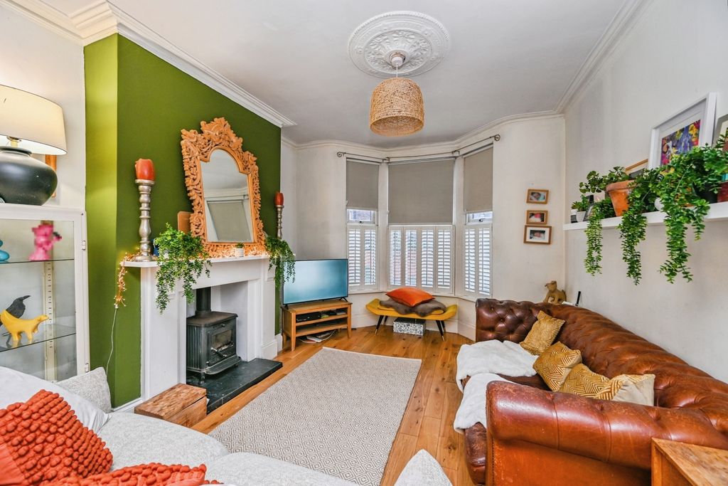 Property photo 3 of 16 Pbox-Img.Jpg