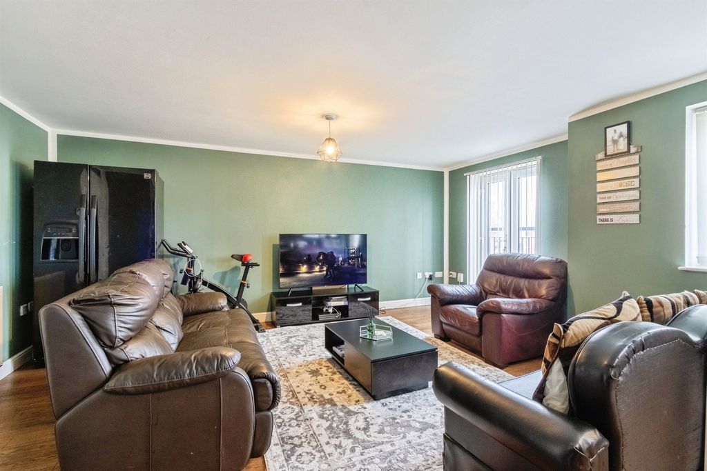 Property photo 3 of 9