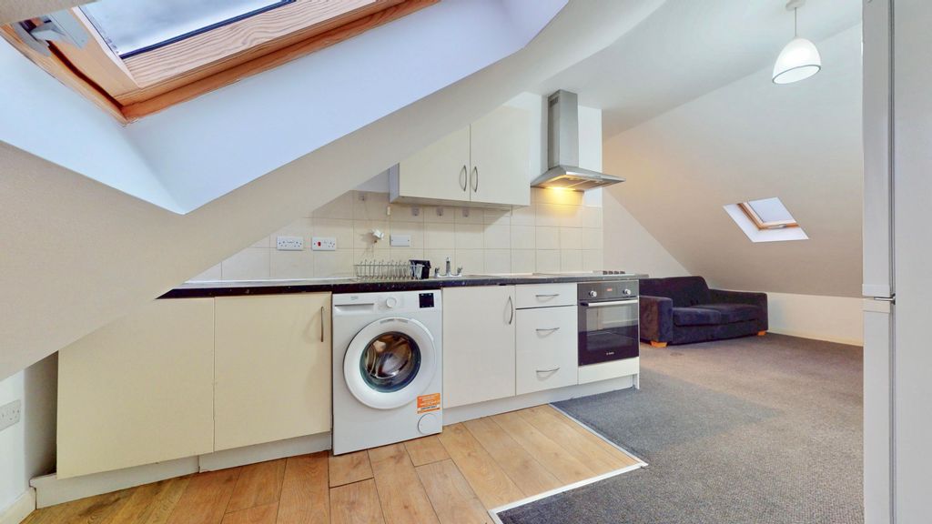 Property photo 2 of 31