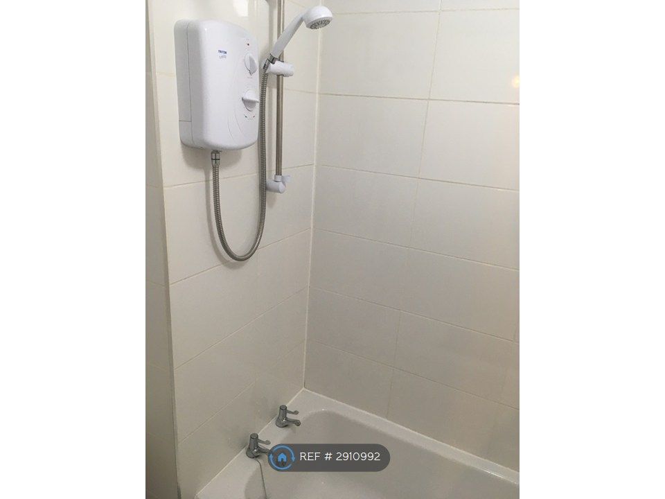 Property photo 2 of 18 Electric Shower