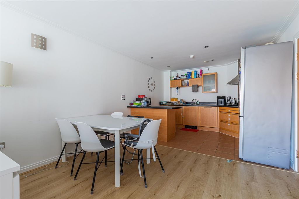 Property photo 3 of 15 Paris House 25-12.Jpg