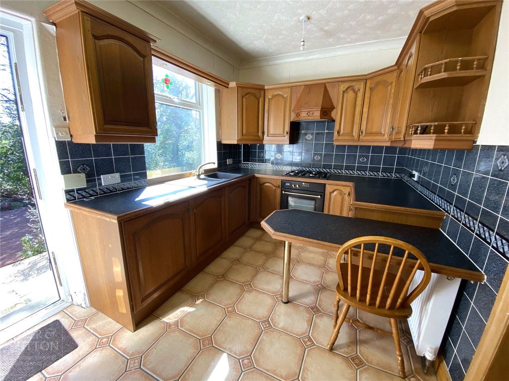 Property photo 2 of 10 Kitchen