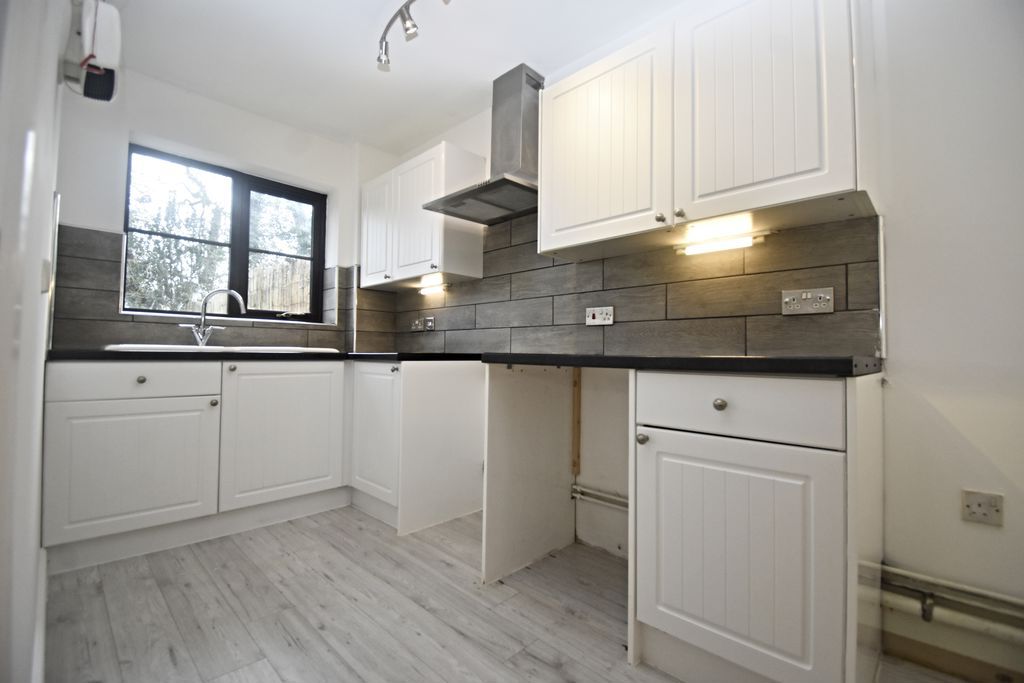 Property photo 3 of 6 Photo 5