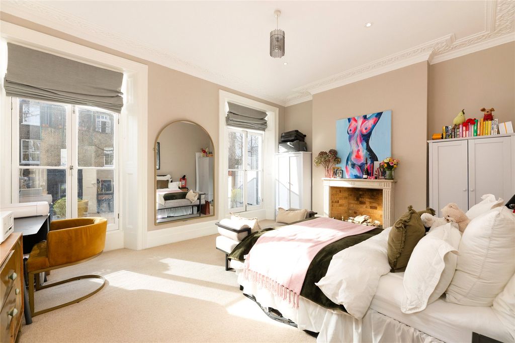 Property photo 3 of 14 Bedroom 2