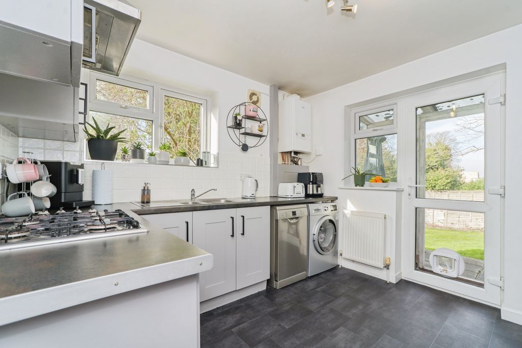 Property photo 3 of 15 Kitchen