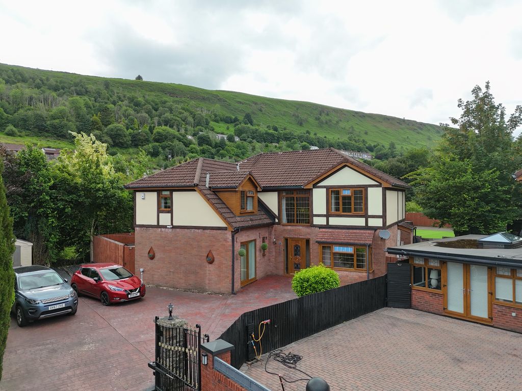 Property photo 1 of 33