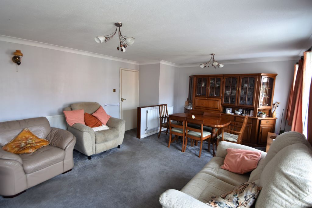Property photo 1 of 10 Photo 02