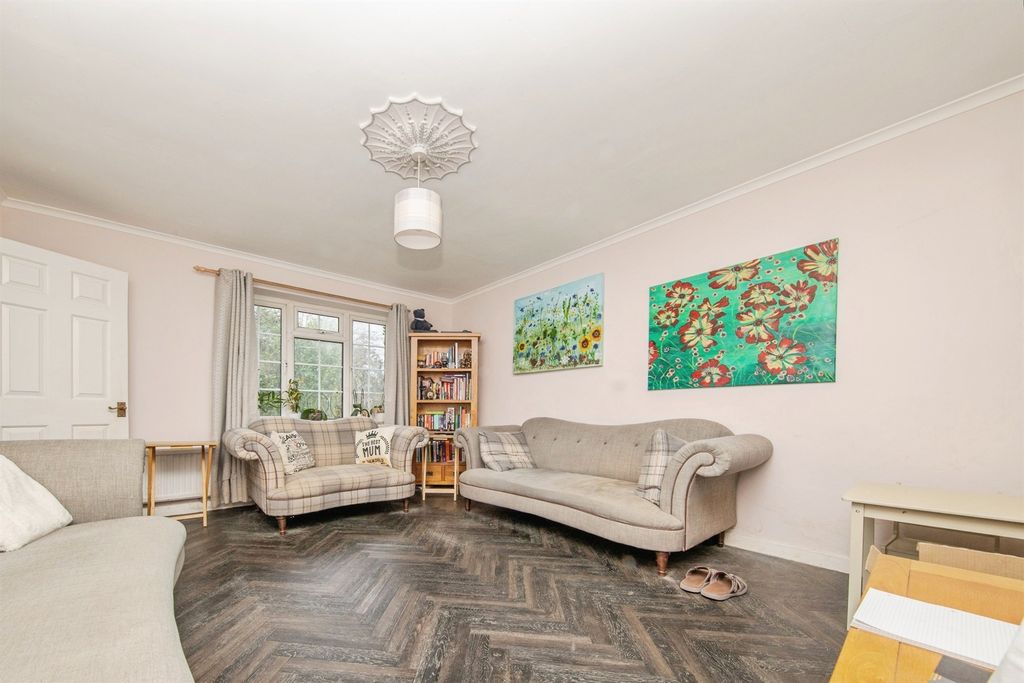 Property photo 3 of 20