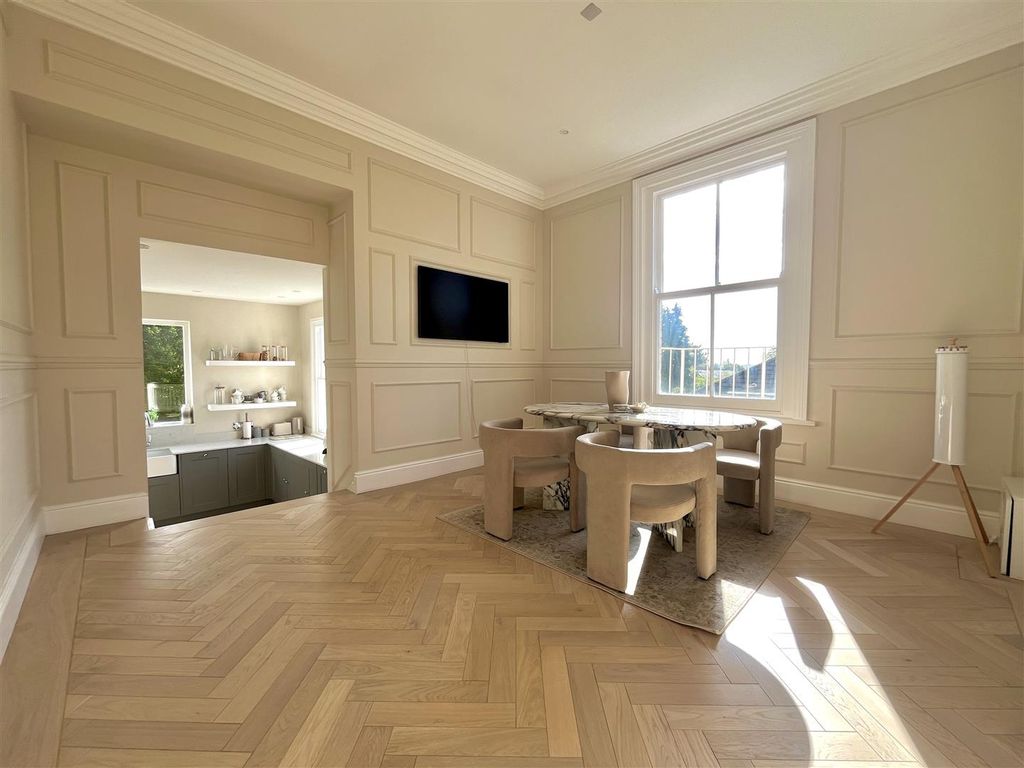 Property photo 3 of 27 Dining Rooom