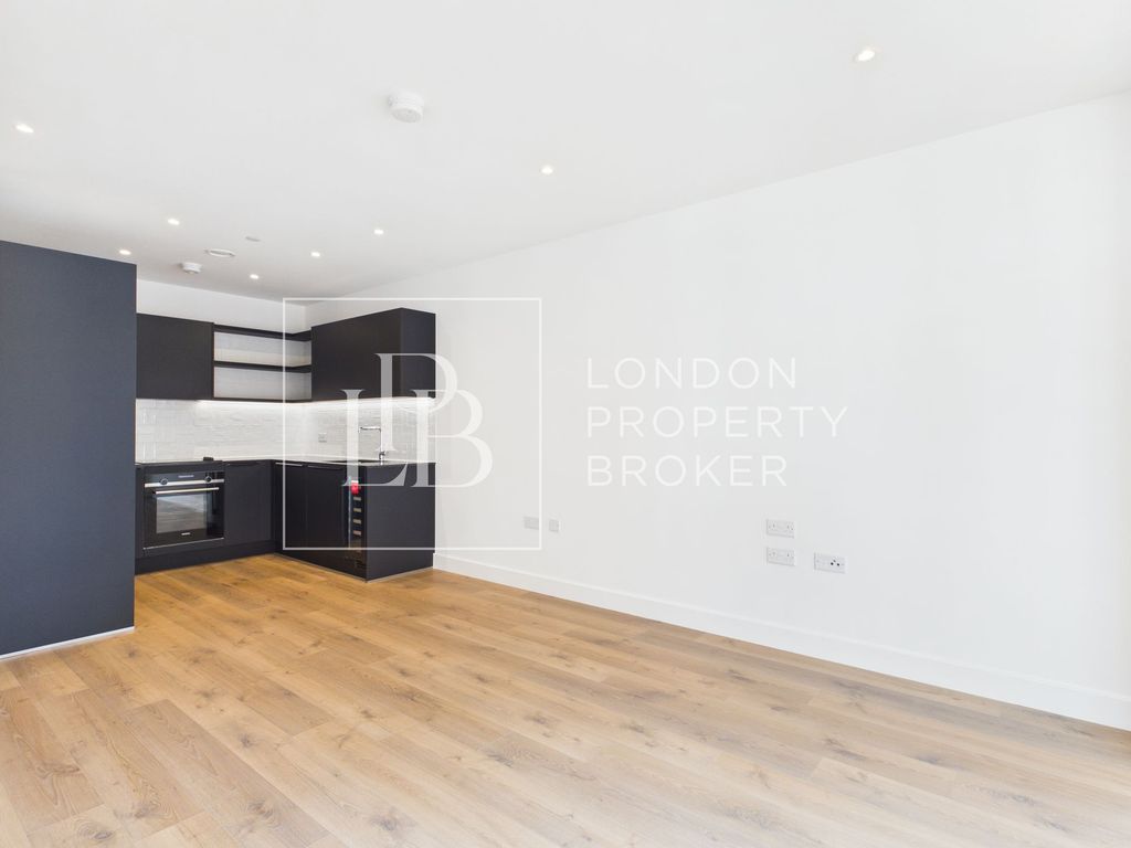 Property photo 3 of 13