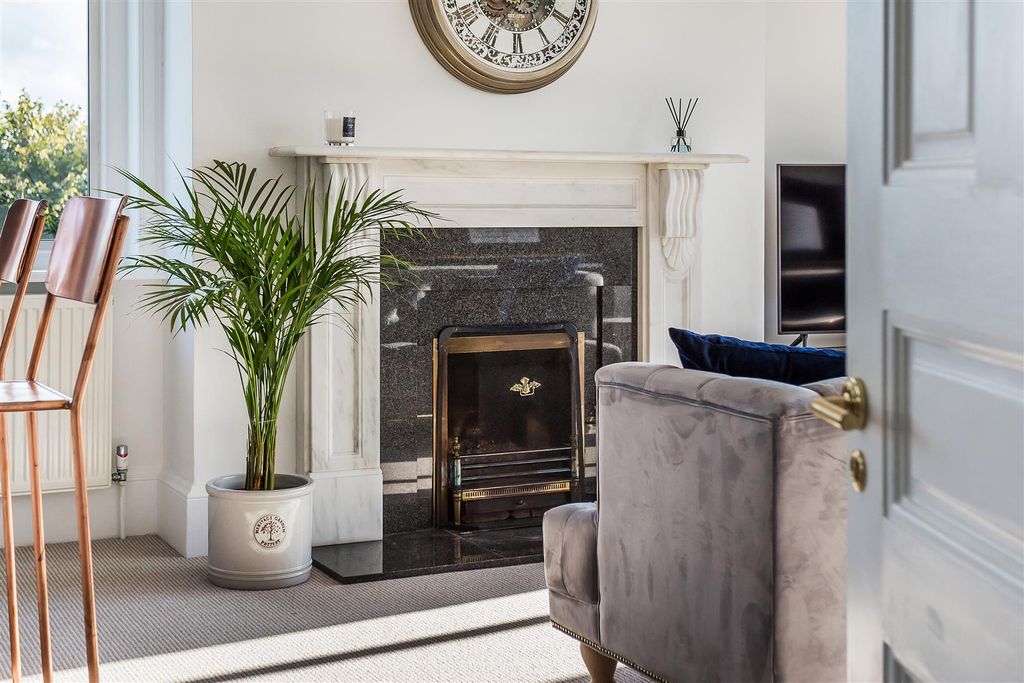 Additional image 4 of 3 bed flat to rent23 Warwicks Bench, Guildford, Surrey GU1