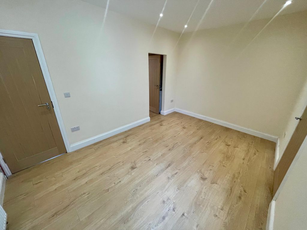 Property photo 3 of 16 Gallery