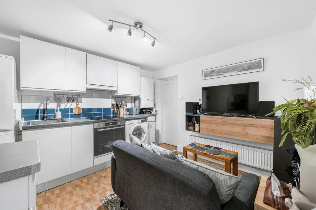 Property photo 3 of 9