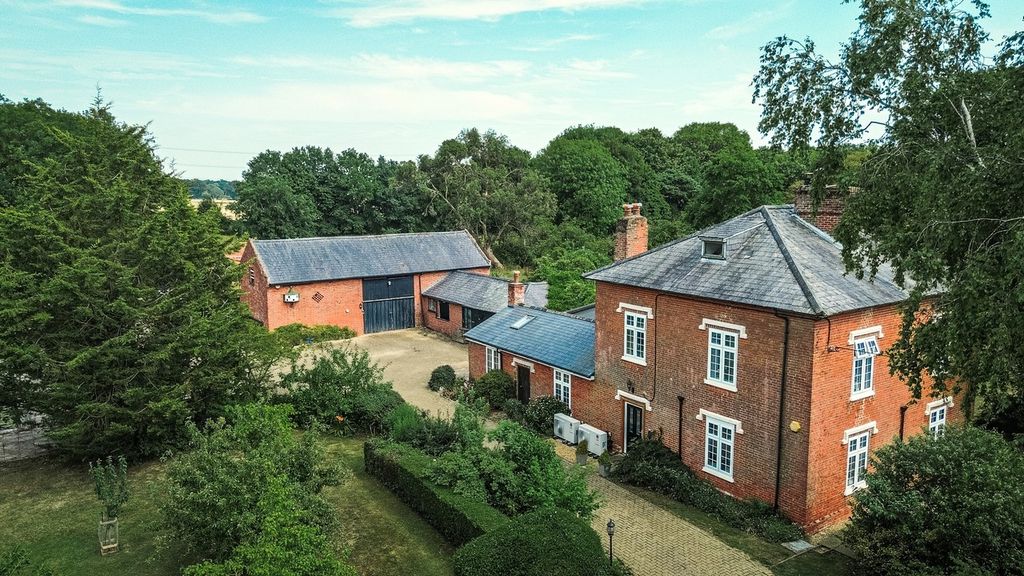 Property photo 1 of 43 Red House Farm Copy