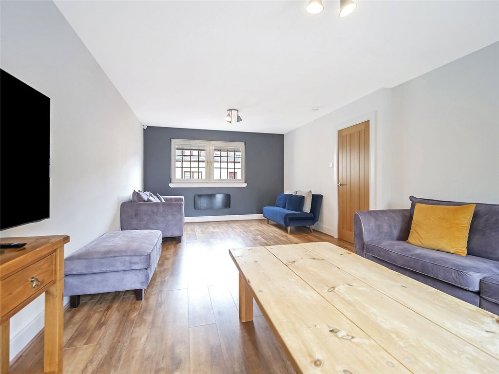 Property photo 3 of 22 Picture No. 06