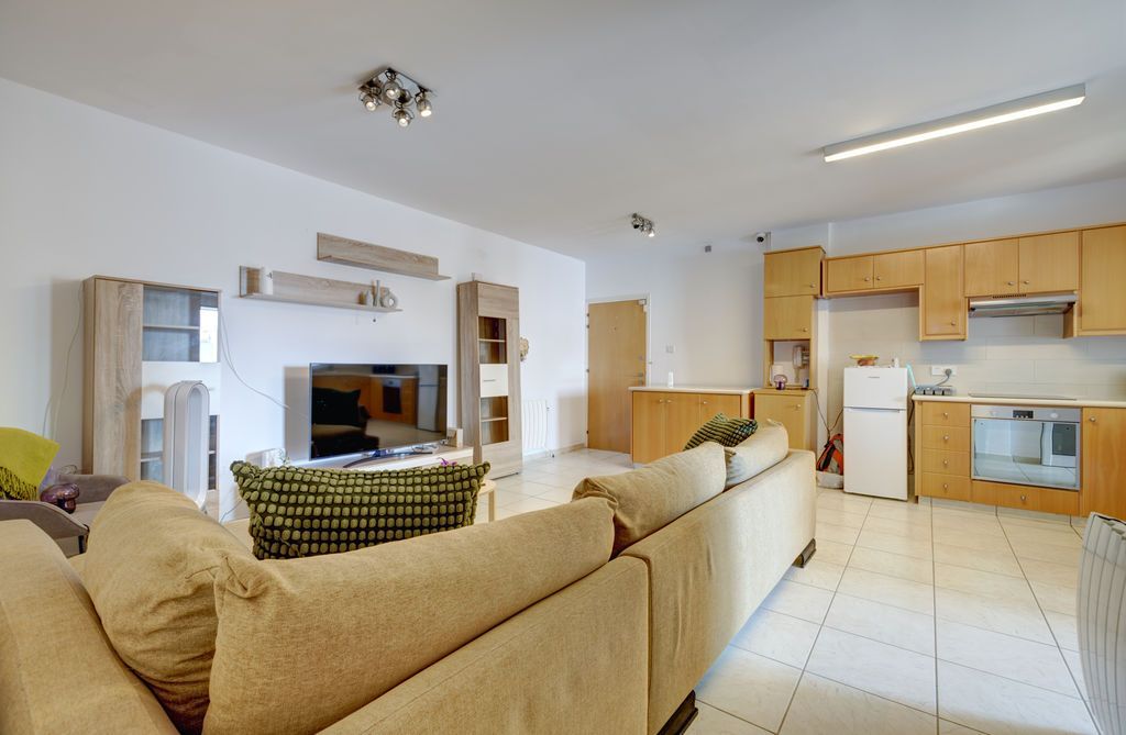 Property photo 3 of 15 Lounge Kitchen
