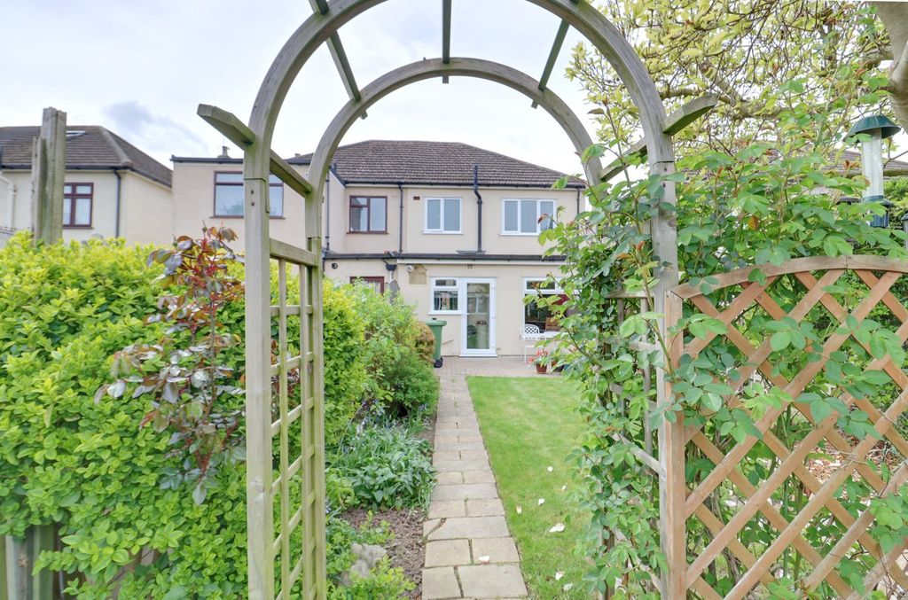 Property photo 2 of 20