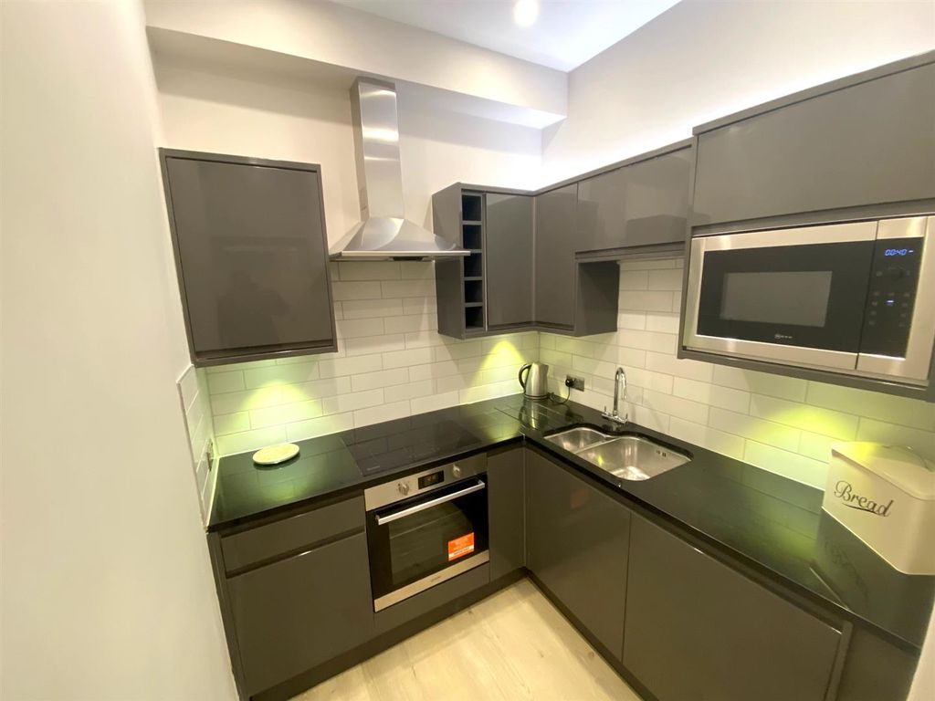 Property photo 2 of 9 Kitchen