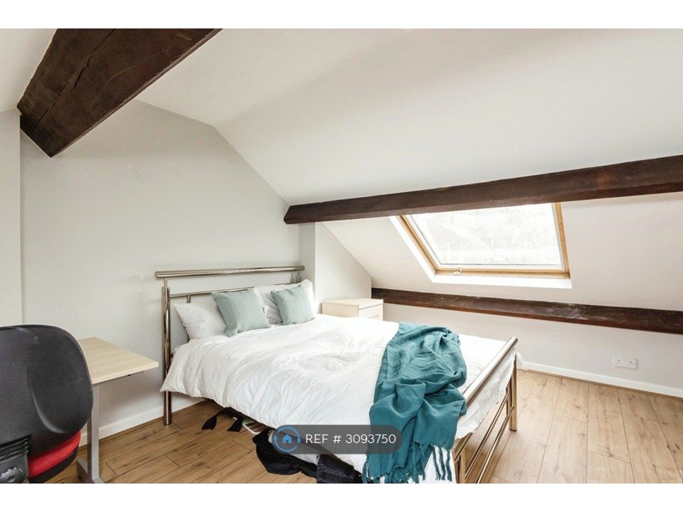 Property photo 3 of 20 Loft Bedroom