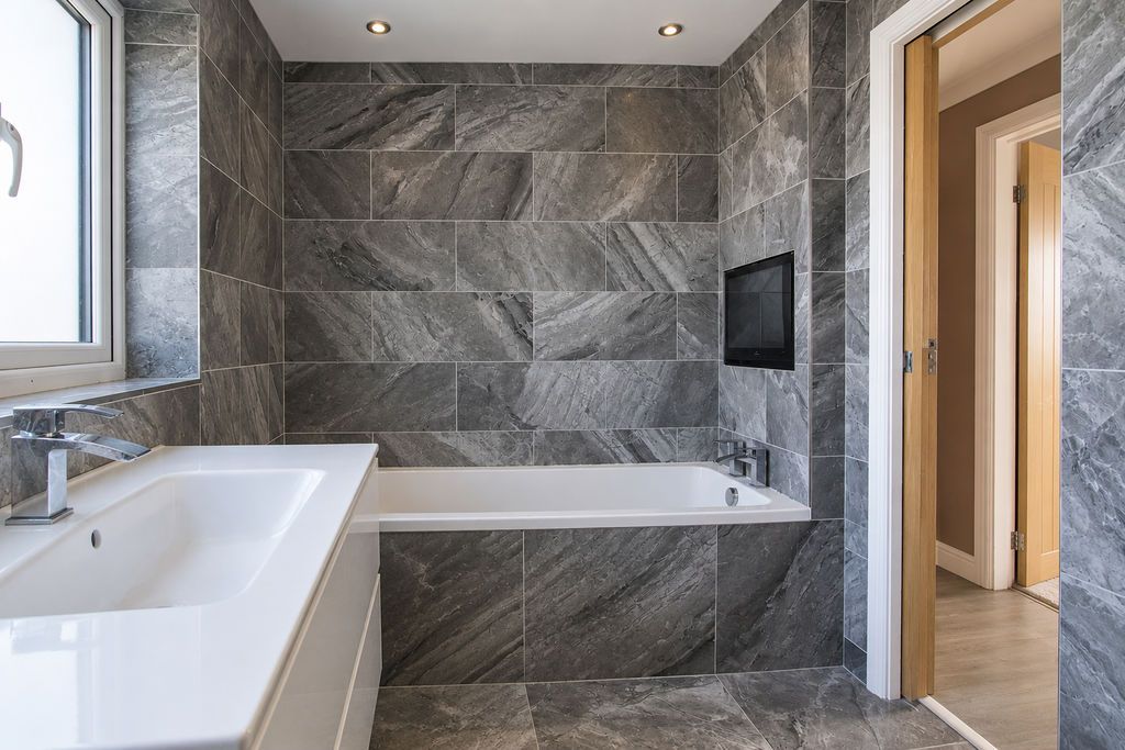 Property photo 3 of 22 Bath 2