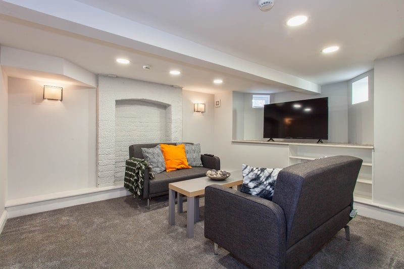 Property photo 1 of 10 Living Room