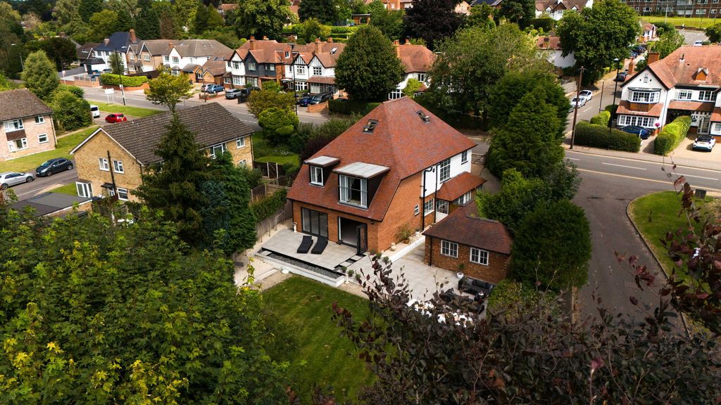 Property photo 2 of 36