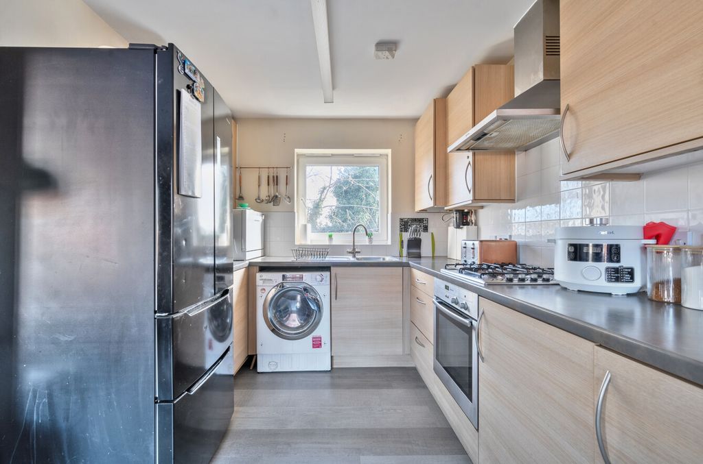 Property photo 2 of 12 1425838-9-69c3Aee...