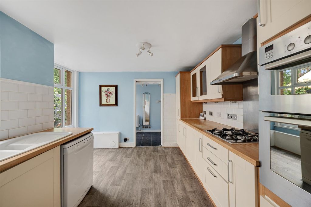 Property photo 3 of 14 Kitchen