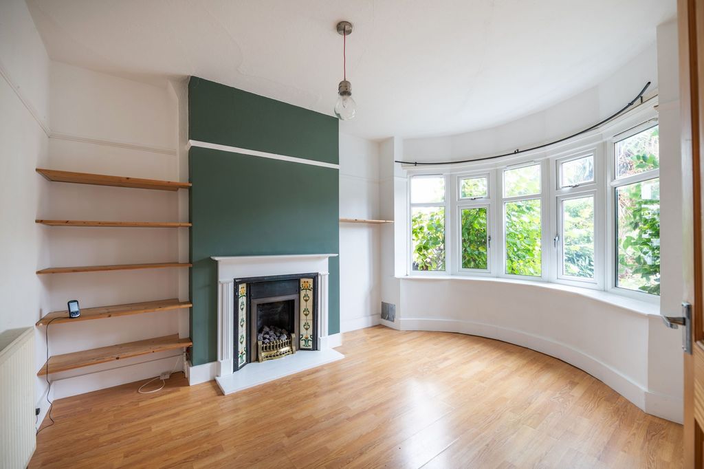 Property photo 3 of 24