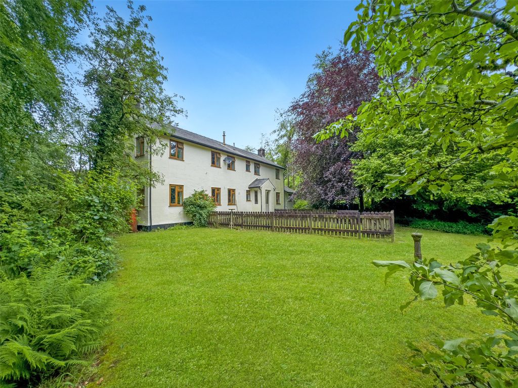 Property photo 2 of 27 Picture No. 30
