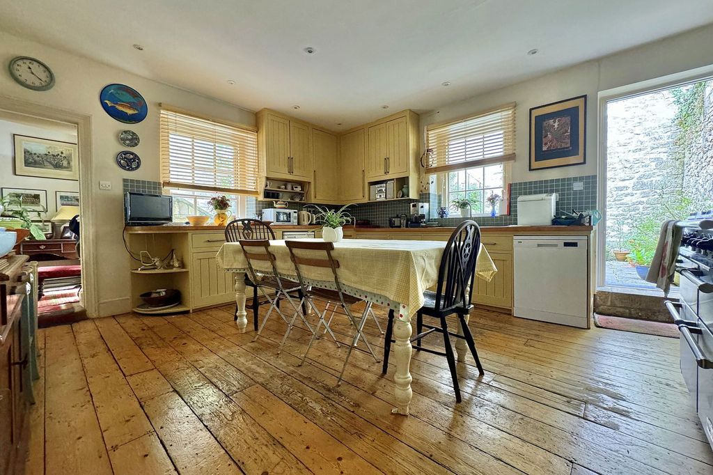 Property photo 3 of 29