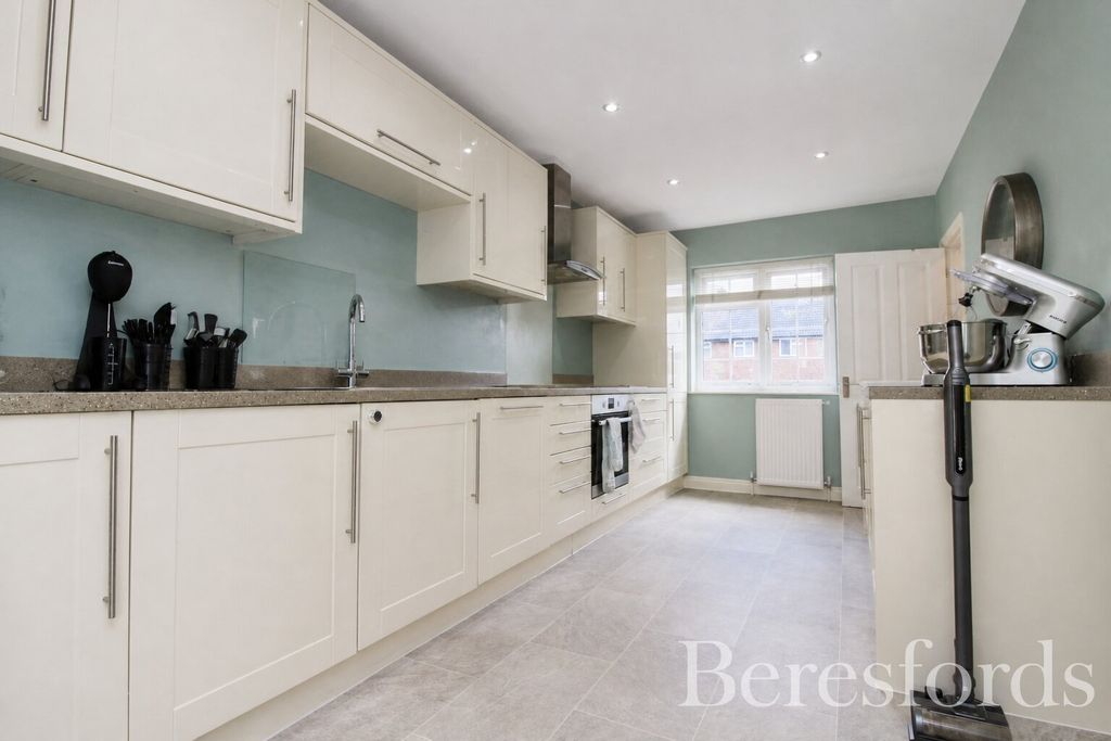 Property photo 3 of 16 Kitchen View 2