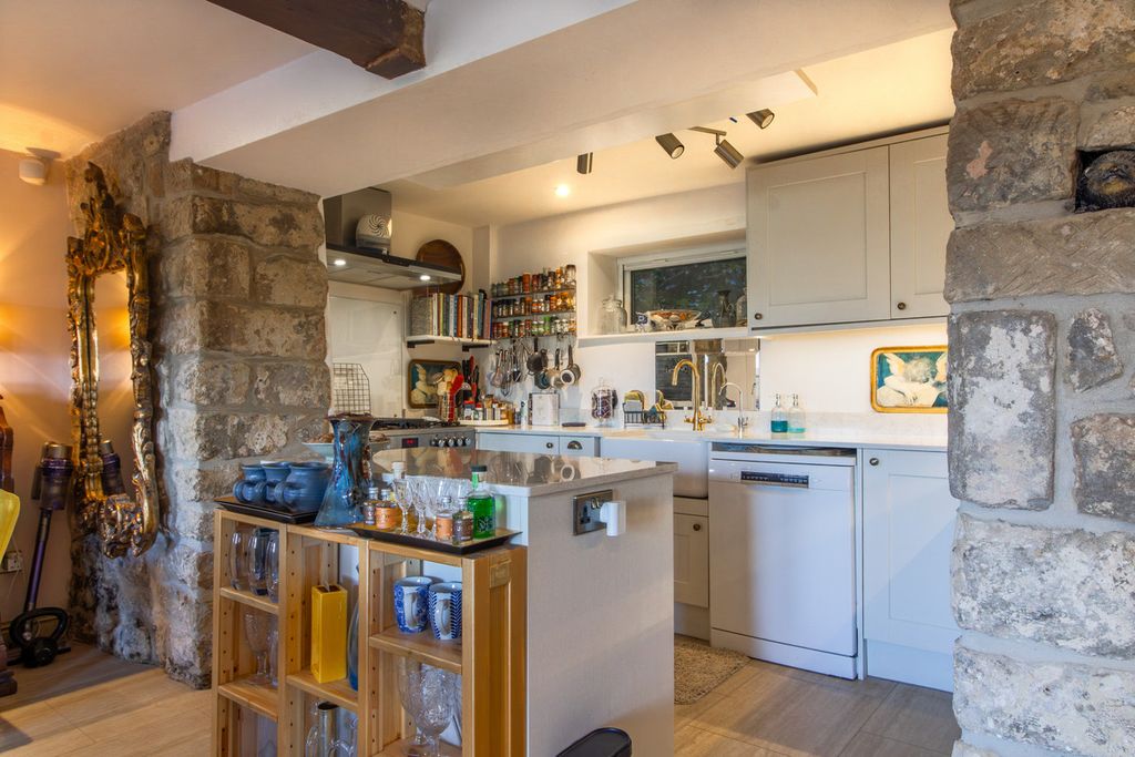 Property photo 3 of 35