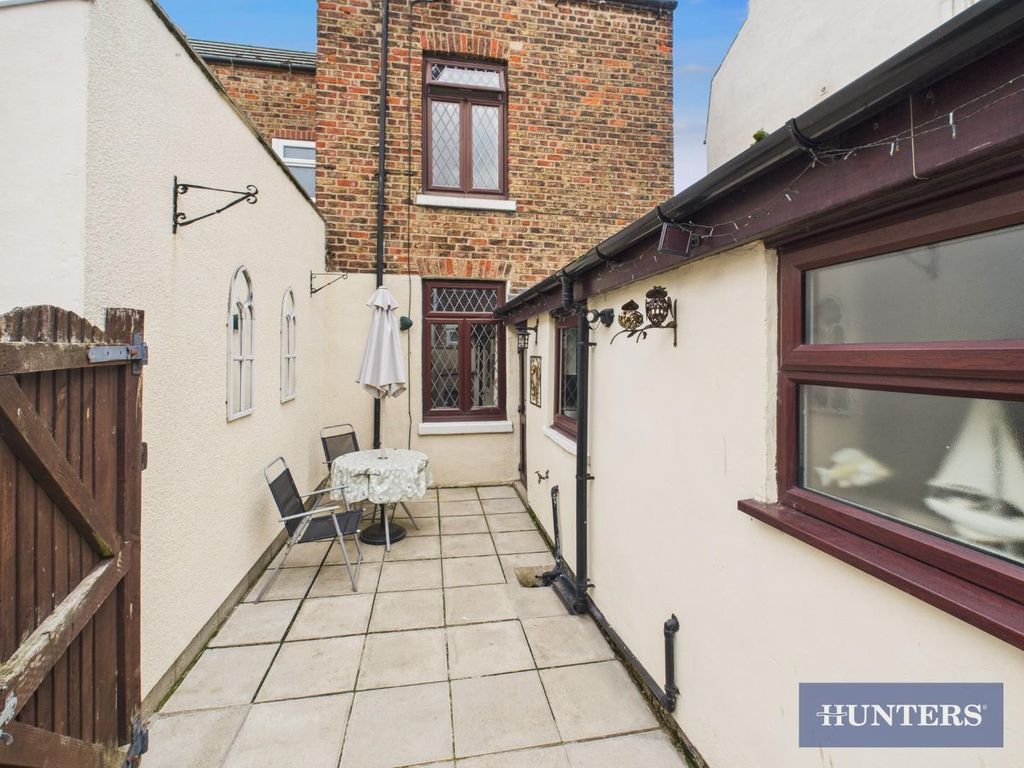 Property photo 3 of 16 Courtyard