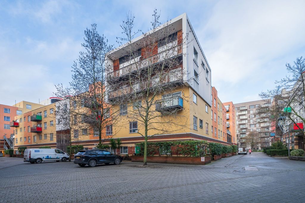 Property photo 1 of 17