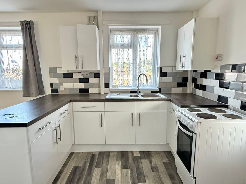 Property photo 3 of 16 Kitchen