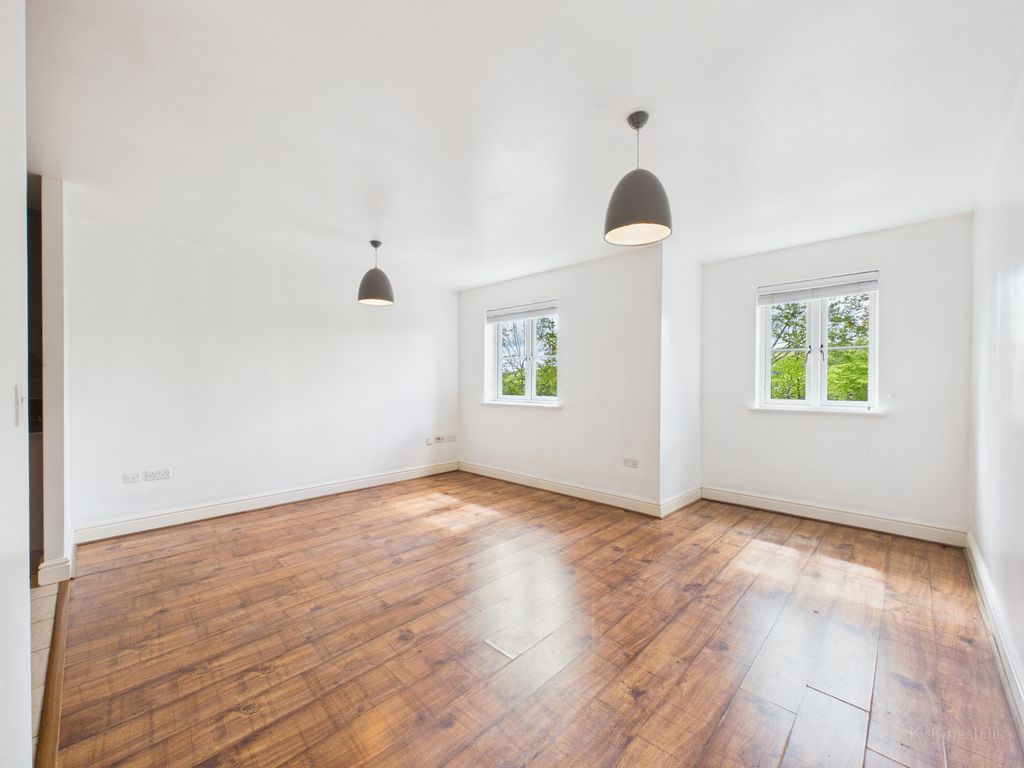 Property photo 3 of 11 Cam02119G0-Pr0577-Still007