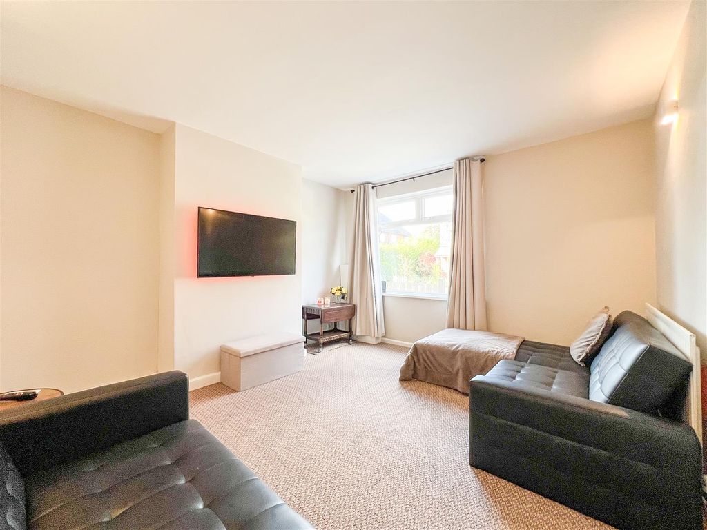 Property photo 3 of 14 Sitting Room