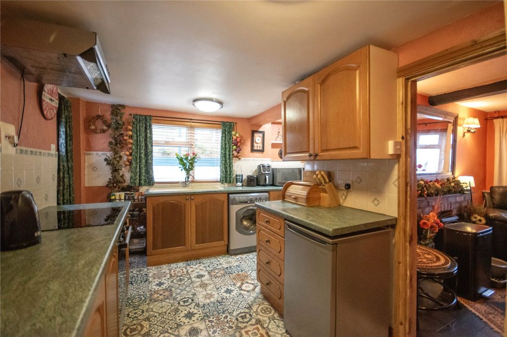 Property photo 3 of 16 Picture No. 12