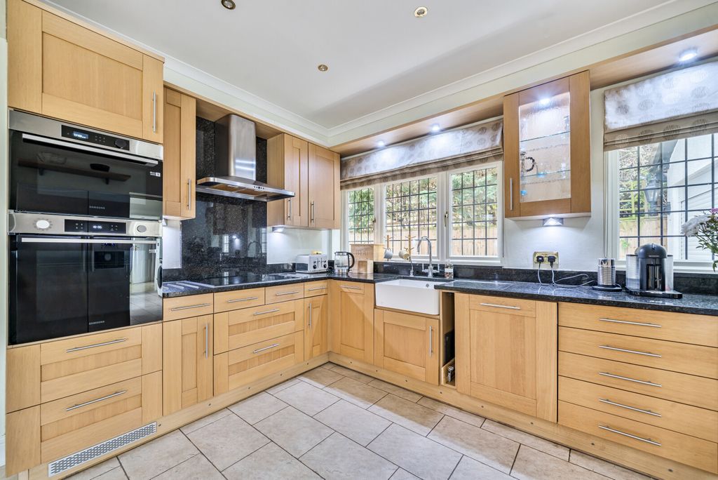 Property photo 3 of 20 1328696-12-687E90...