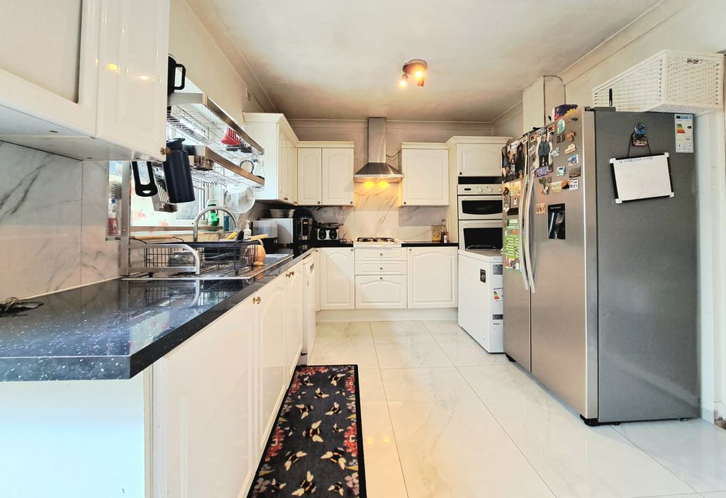 Property photo 2 of 22