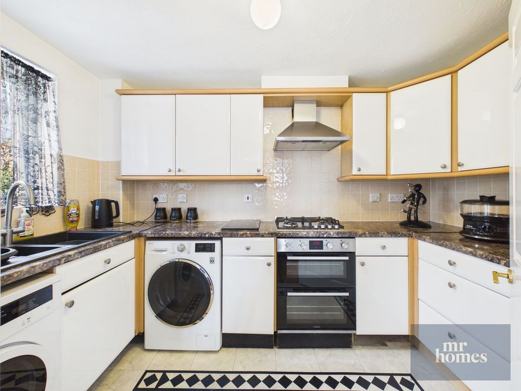 Property photo 3 of 40
