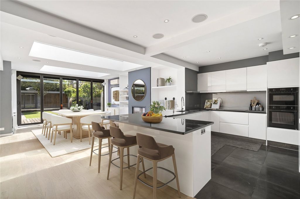 Property photo 1 of 17 Kitchen/Dining Room