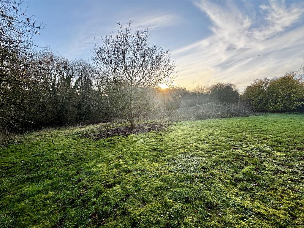 Property photo 3 of 36 Garden