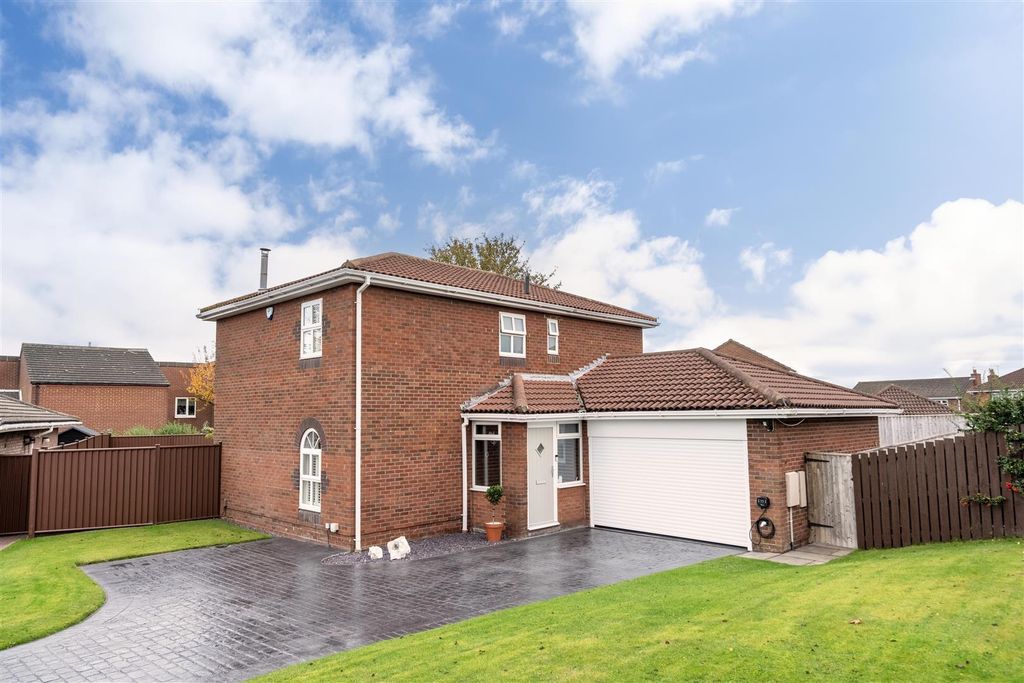 Property photo 1 of 14 External