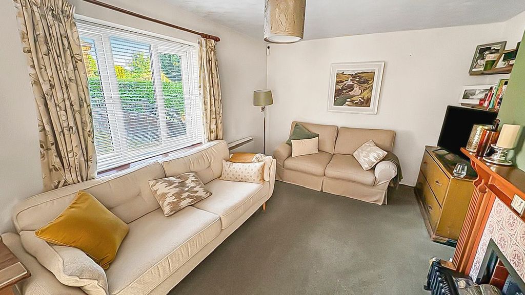 Property photo 3 of 12