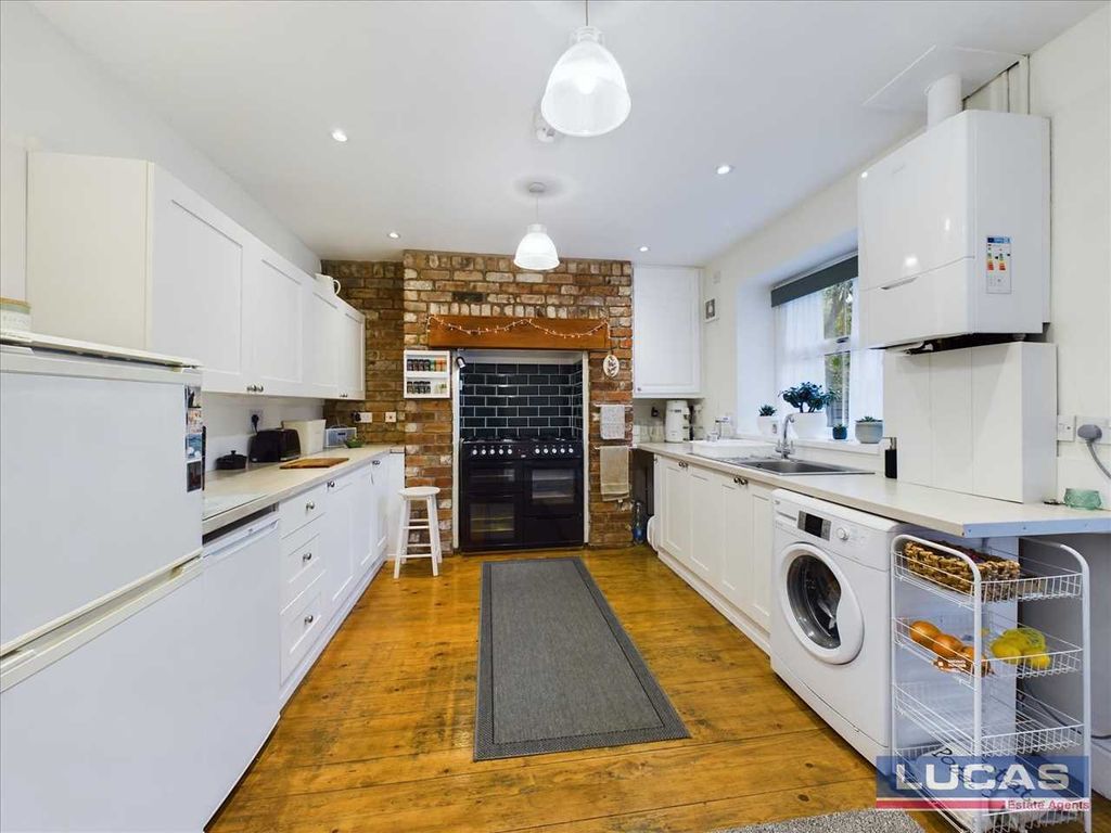 Property photo 3 of 28